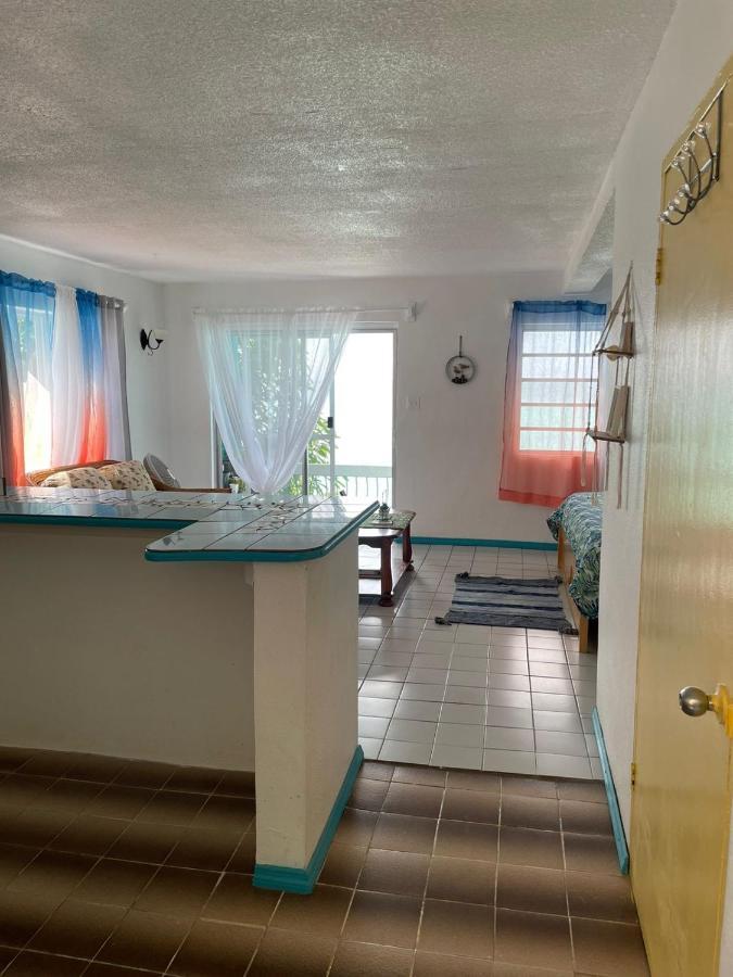 Orrie'S Beach Bar And Hotel Crab Hill Экстерьер фото